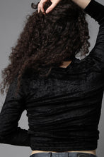 Load image into Gallery viewer, Black velvet '90s long sleeve top