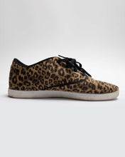 Load image into Gallery viewer, Reebok leopard print skate style trainer
