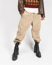 Load image into Gallery viewer, Beige Carhartt cargo trousers