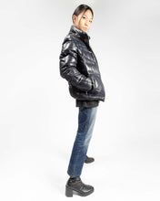 Load image into Gallery viewer, Faded dark blue high waisted bootcut 525 Levi's Jeans