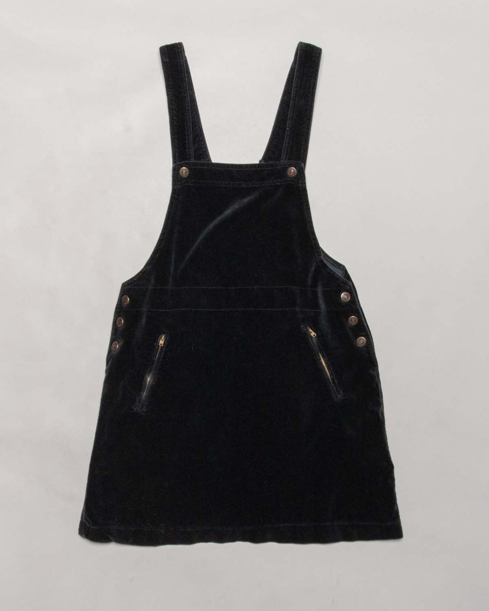 Black velvet pinafore outlet dress