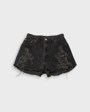 Load image into Gallery viewer, Distressed black Levi's 550 denim shorts