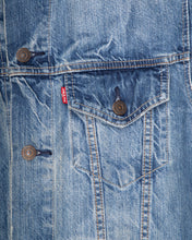 Load image into Gallery viewer, Levi&#39;s medium blue stone washed denim jacket
