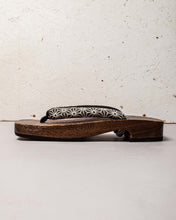Load image into Gallery viewer, Traditional Japanese Wooden Clog Sandals