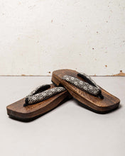Load image into Gallery viewer, Traditional Japanese Wooden Clog Sandals