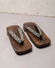 Load image into Gallery viewer, Traditional Japanese Wooden Clog Sandals
