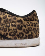 Load image into Gallery viewer, Reebok leopard print skate style trainer
