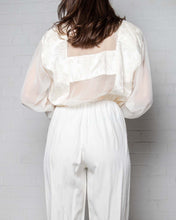 Load image into Gallery viewer, Cream jaquard style &#39;80s elegant mesh sleeves evening trouser suit
