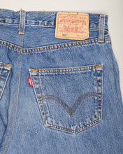 Load image into Gallery viewer, Blue Levi 501&#39;s straight cut jeans
