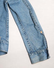 Load image into Gallery viewer, Levis blue denim regular fit long sleeved jacket
