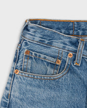 Load image into Gallery viewer, Classic blue Levi 501&#39;s
