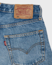 Load image into Gallery viewer, Classic blue Levi 501&#39;s
