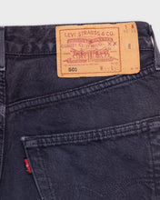 Load image into Gallery viewer, Levi&#39;s 501 dark blue jeans
