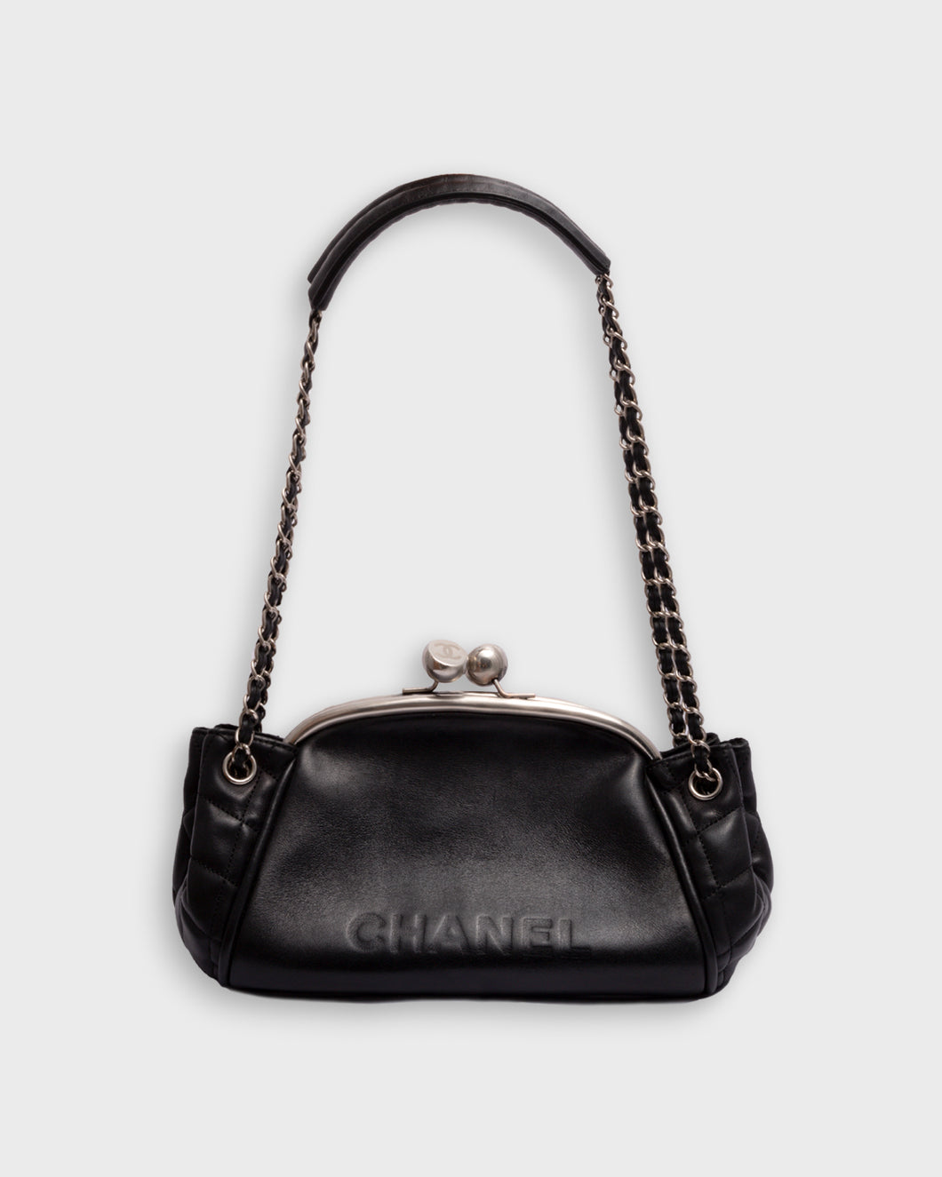 Chanel kiss lock black accordion bag - Goldsmith Vintage – Goldsmith  Vintage Store