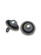 Load image into Gallery viewer, Circular pearl &#39;80s style black gold clip on earrings
