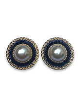 Load image into Gallery viewer, Circular pearl &#39;80s style black gold clip on earrings
