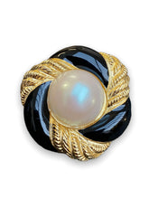 Load image into Gallery viewer, Black gold wrap design pearl clip on earrings
